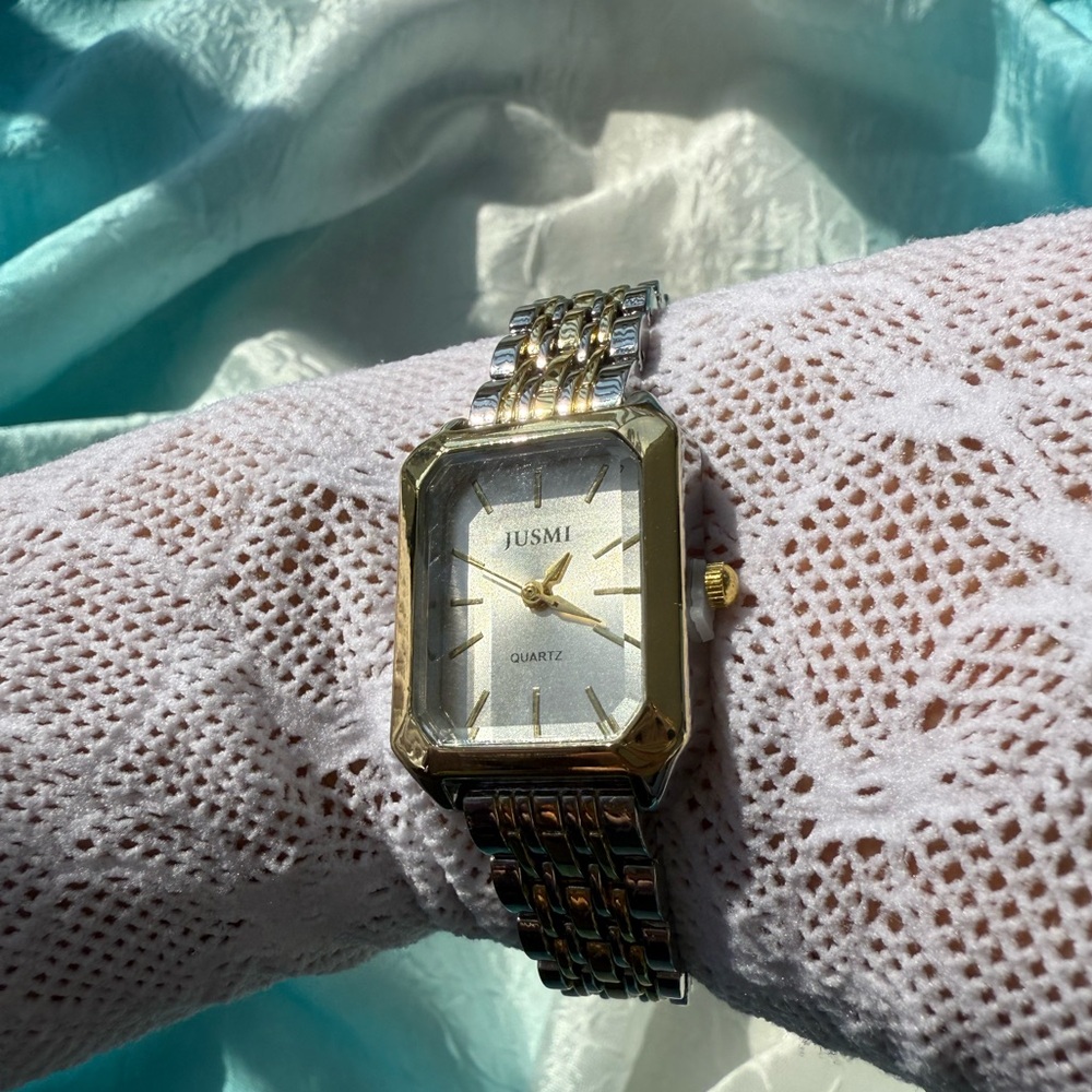 Women's Gold and Silver Watch
Quartz Watch – White Dial ✨ - Picture 14 of 17